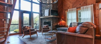 Mountain View - Large Open Deck - Gas Fireplace