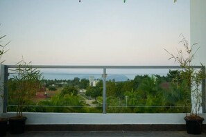 Property grounds - Victorian Style 3-bedroom Boutique villa close to Bangalore Airport (Doddacheemanahalli)