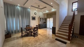 Dining - Victorian Style 3-bedroom Boutique villa close to Bangalore Airport (Doddacheemanahalli)
