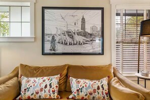 Living area - World Cup 2026 - 10 Min to Lumen Field + Parking (Seattle)