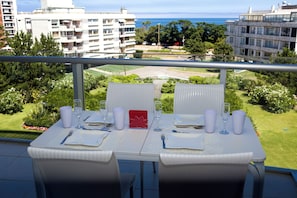 Outdoor dining - PUNTA DEL ESTE, my corner in the world, with all the amenities and personal servi. (Punta del Este)