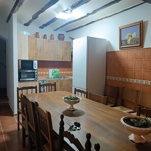 Dining - Country cottage, isolated next to the famous Petrola Lagoons. (Pétrola)