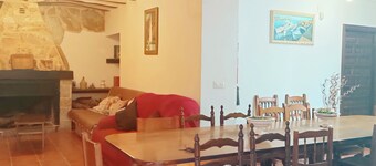 Country cottage, isolated next to the famous Petrola Lagoons.