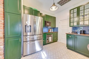 House (2 Bedrooms) | Interior - Vintage Home w/ Easy Downtown Tampa Access (Tampa)