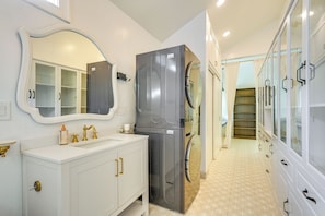 House (2 Bedrooms) | Interior - Vintage Home w/ Easy Downtown Tampa Access (Tampa)