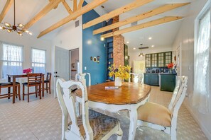 House (2 Bedrooms) | Interior - Vintage Home w/ Easy Downtown Tampa Access (Tampa)