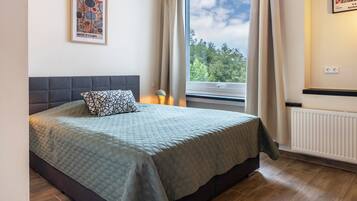 3 Schlafzimmer, Schreibtisch, Bügeleisen/Bügelbrett, WLAN