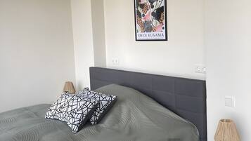 3 habitaciones, escritorio, tabla de planchar con plancha y wifi