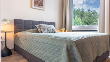 3 habitaciones, escritorio, tabla de planchar con plancha y wifi