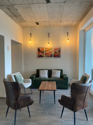 Apartment „Suiten im Alten Berghotel Theresia“ mit Bergblick, Gemeinschaftsgarten & WLAN