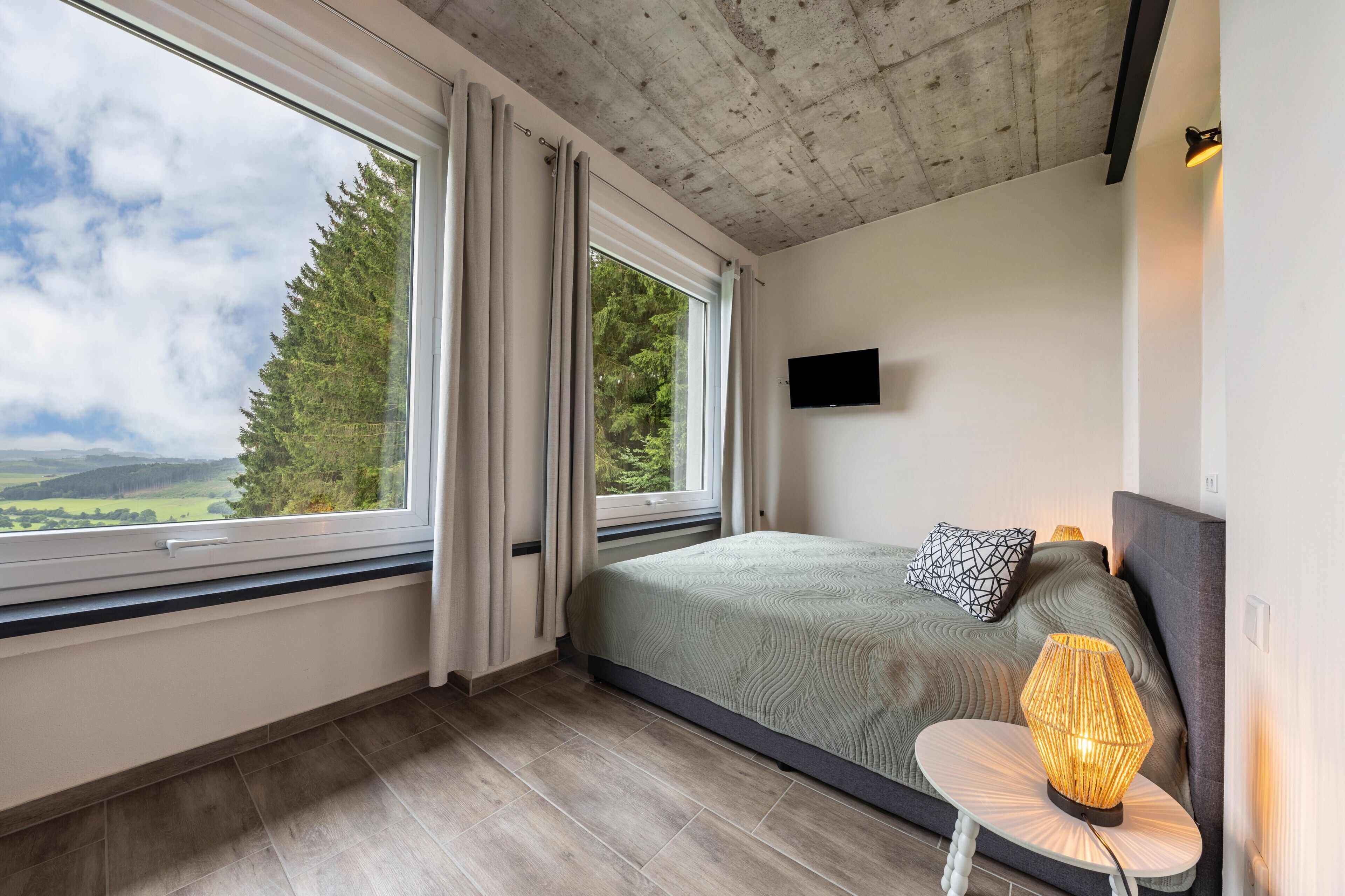 3 bedrooms, desk, iron/ironing board, WiFi