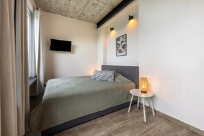 3 bedrooms, desk, iron/ironing board, WiFi - Apartment “Suiten im Alten Berghotel Theresia” with Mountain View, Shared Garden & Wi-Fi (Eslohe (Sauerland))