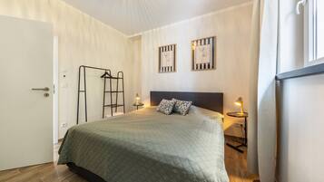 3 bedrooms, desk, iron/ironing board, WiFi