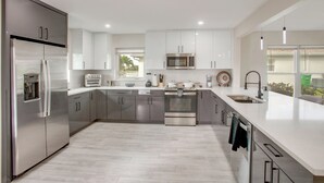 Interior - Fishing Dock & Pool: Waterfront Cape Coral Retreat (Cape Coral)
