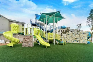 Children’s area - Cozy 2-bedroom apartment in charming Myrtle Beach with AC (Myrtle Beach)
