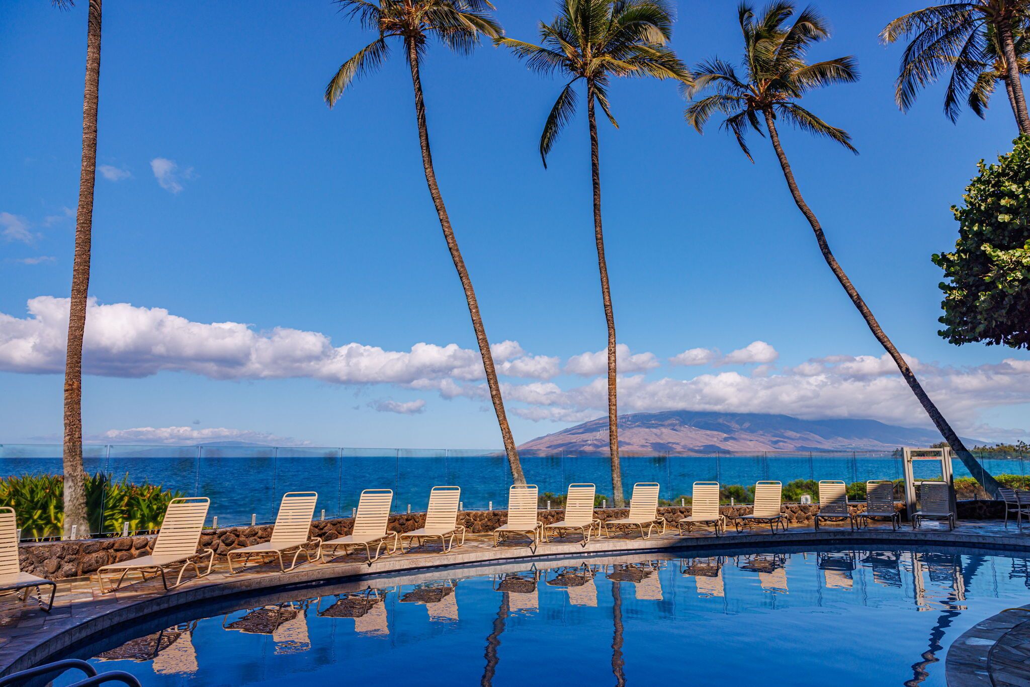 Alberca al aire libre y alberca climatizada