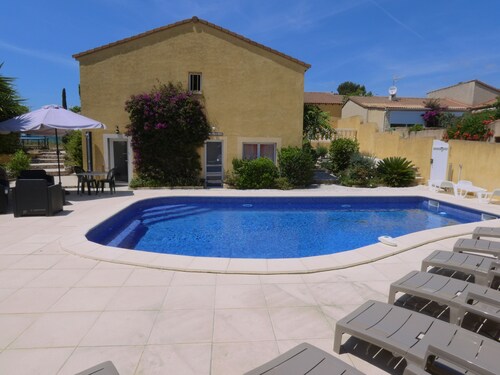 Vitapasibla - Beachfront villa with pool