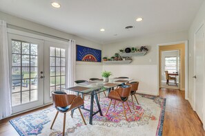 Interior - 5 Mi to Dtwn Austin: Stylish Home w/ Office & Yard (Austin)