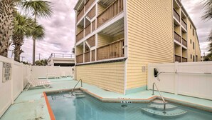 Interior - Walk to Shore! Quiet Escape in North Myrtle Beach (North Myrtle Beach)