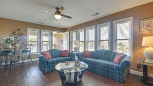 Interior - Walk to Shore! Quiet Escape in North Myrtle Beach (North Myrtle Beach)
