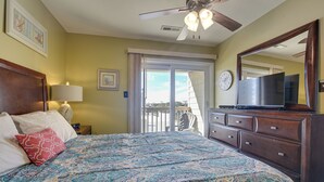 Interior - Walk to Shore! Quiet Escape in North Myrtle Beach (North Myrtle Beach)
