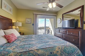 Interior - Walk to Shore! Quiet Escape in North Myrtle Beach (North Myrtle Beach)