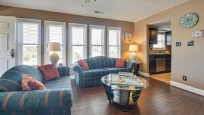 Interior - Walk to Shore! Quiet Escape in North Myrtle Beach (North Myrtle Beach)