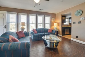 Interior - Walk to Shore! Quiet Escape in North Myrtle Beach (North Myrtle Beach)