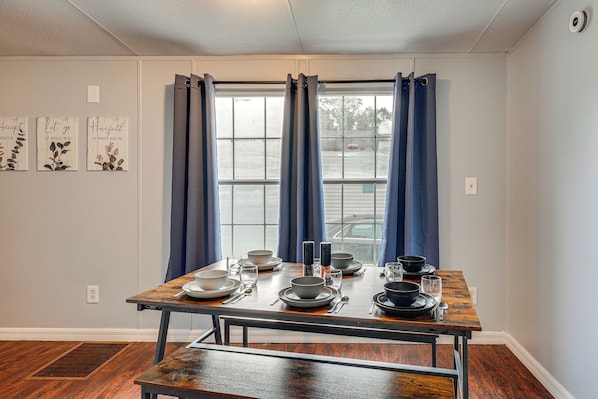 House (3 Bedrooms) | Interior - 4 Mi to UF Campus! Game Day Getaway w/ Pool Access (Gainesville)