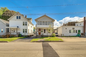 Apartment (2 Bedrooms) | Interior - Walk to Lake Ontario & Parks! Lovely Apartment (Oswego)