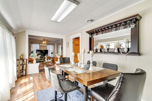 Interior - Walk to Lake Ontario & Parks! Lovely Apartment (Oswego)