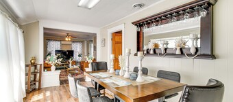 Walk to Lake Ontario & Parks! Lovely Apartment