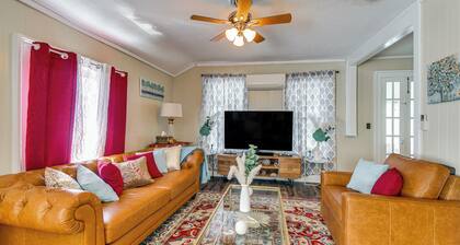 Walk to Lake Ontario & Parks! Lovely Apartment
