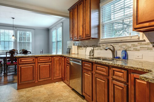 Great for Travel Nurses! Winston-salem Gem w/ Yard