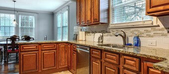 여행 간호사들에게 딱 맞는 윈스턴세일럼의 보석, 마당 있음  