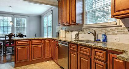 Great for Travel Nurses! Winston-salem Gem w/ Yard