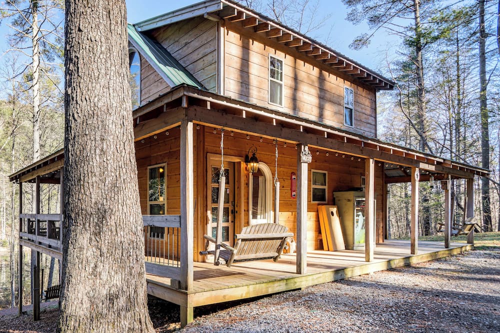 Newly Refreshed! Suches Cabin w/ Deck, Fire Pit - Dial, GA
