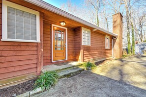Interior - Lake Escape in South Carolina: Dock & Patio! (Landrum)