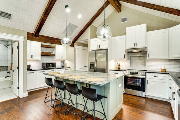 House (3 Bedrooms) | Interior - < 2 Mi to Lake Granbury! Family Home w/ Large Yard (Granbury)