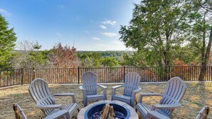 House (3 Bedrooms) | Interior - < 2 Mi to Lake Granbury! Family Home w/ Large Yard (Granbury)