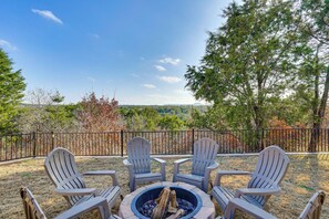 House (3 Bedrooms) | Interior - < 2 Mi to Lake Granbury! Family Home w/ Large Yard (Granbury)