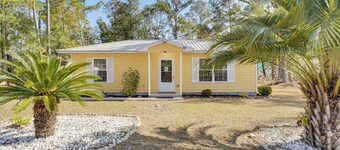 Close to Highway & Border: North Florida Hideaway