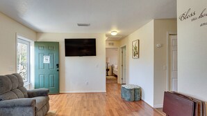Unclassified image, 5 of 24, button - Close to Highway & Border: North Florida Hideaway (Jennings)