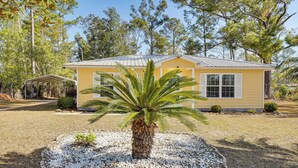 Unclassified image, 4 of 24, button - Close to Highway & Border: North Florida Hideaway (Jennings)