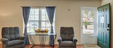 House (2 Bedrooms) | Interior