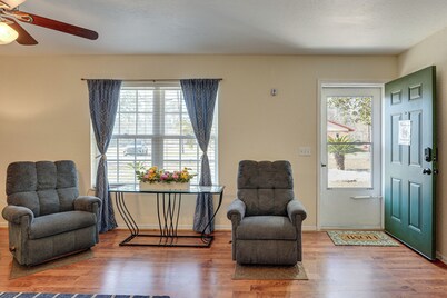 Close to Highway & Border: North Florida Hideaway