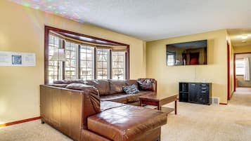 House (4 Bedrooms) | Front of property