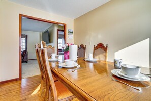 Interior - 12 Mi to St Paul: Pet-friendly Home w/ Backyard (Cottage Grove)