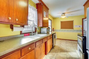 Interior - 12 Mi to St Paul: Pet-friendly Home w/ Backyard (Cottage Grove)