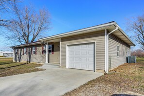 House (4 Bedrooms) | Interior - Lebanon Fishing Retreat w/ Fire Pit: Pets Welcome! (Lebanon)